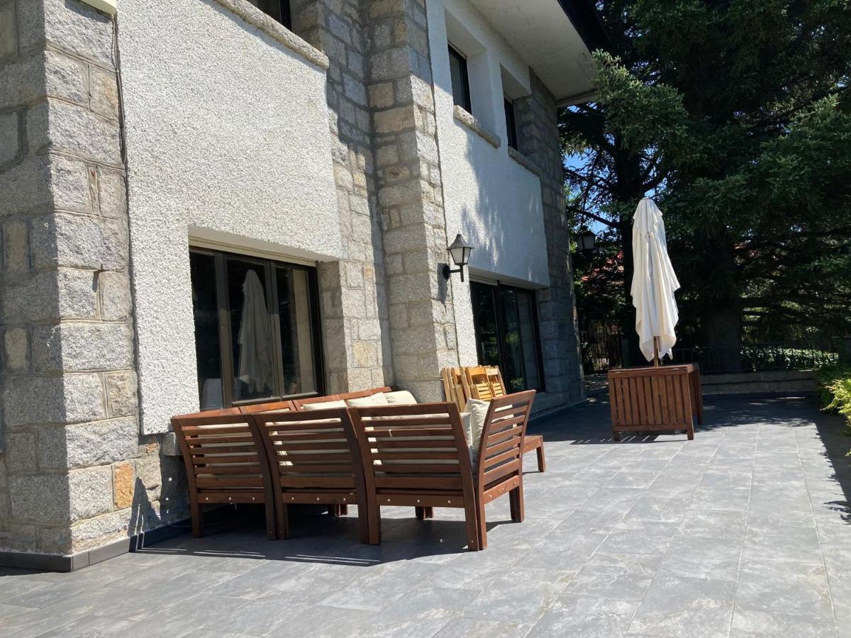 Los Cedros, Gran Chalet Con Piscina Y Apartamento En נאבאסראדה מראה חיצוני תמונה