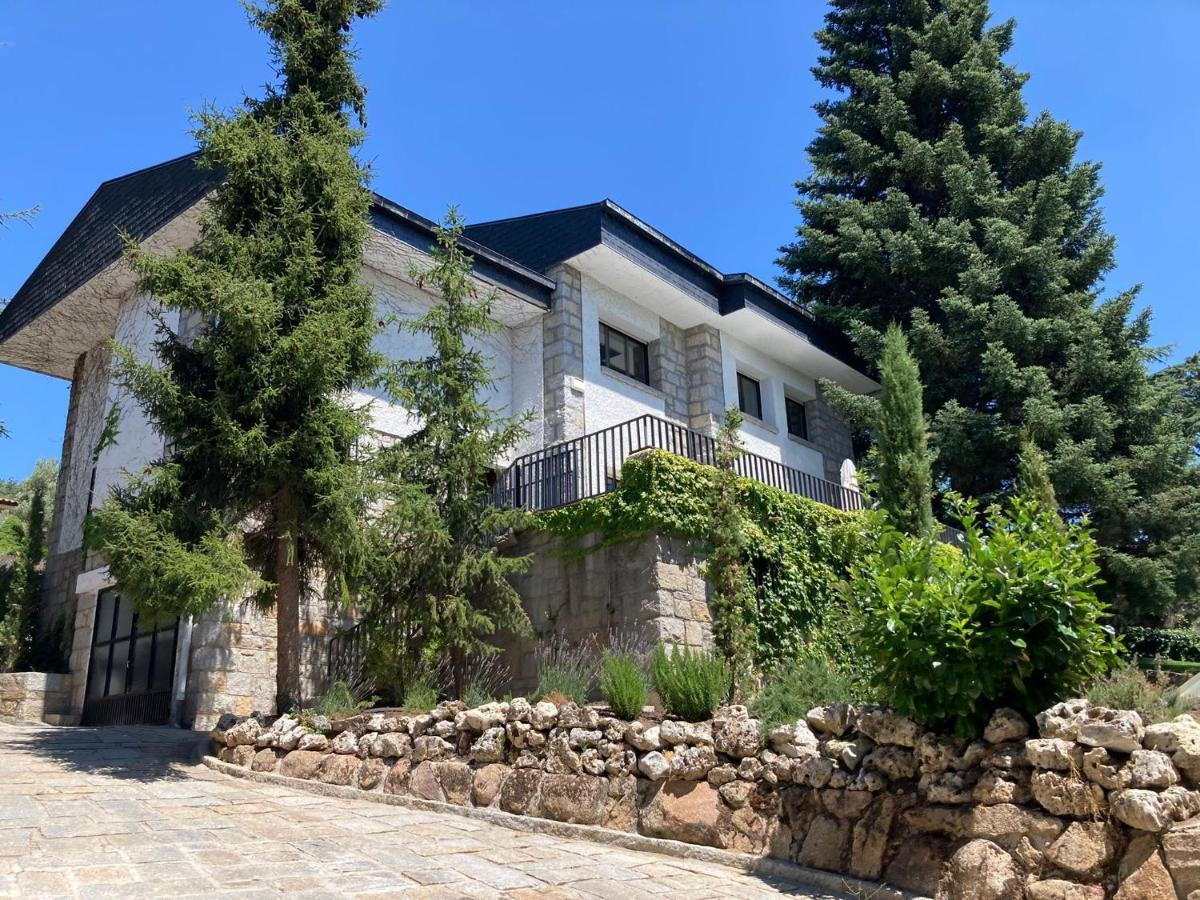 הוילה Los Cedros, Gran Chalet Con Piscina Y Apartamento En נאבאסראדה מראה חיצוני תמונה