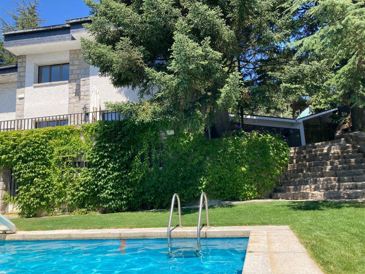 הוילה Los Cedros, Gran Chalet Con Piscina Y Apartamento En נאבאסראדה מראה חיצוני תמונה