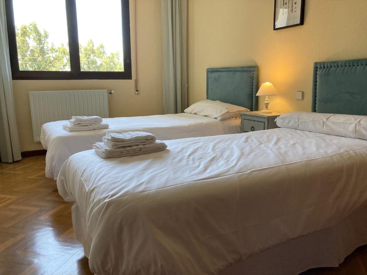 Los Cedros, Gran Chalet Con Piscina Y Apartamento En נאבאסראדה מראה חיצוני תמונה