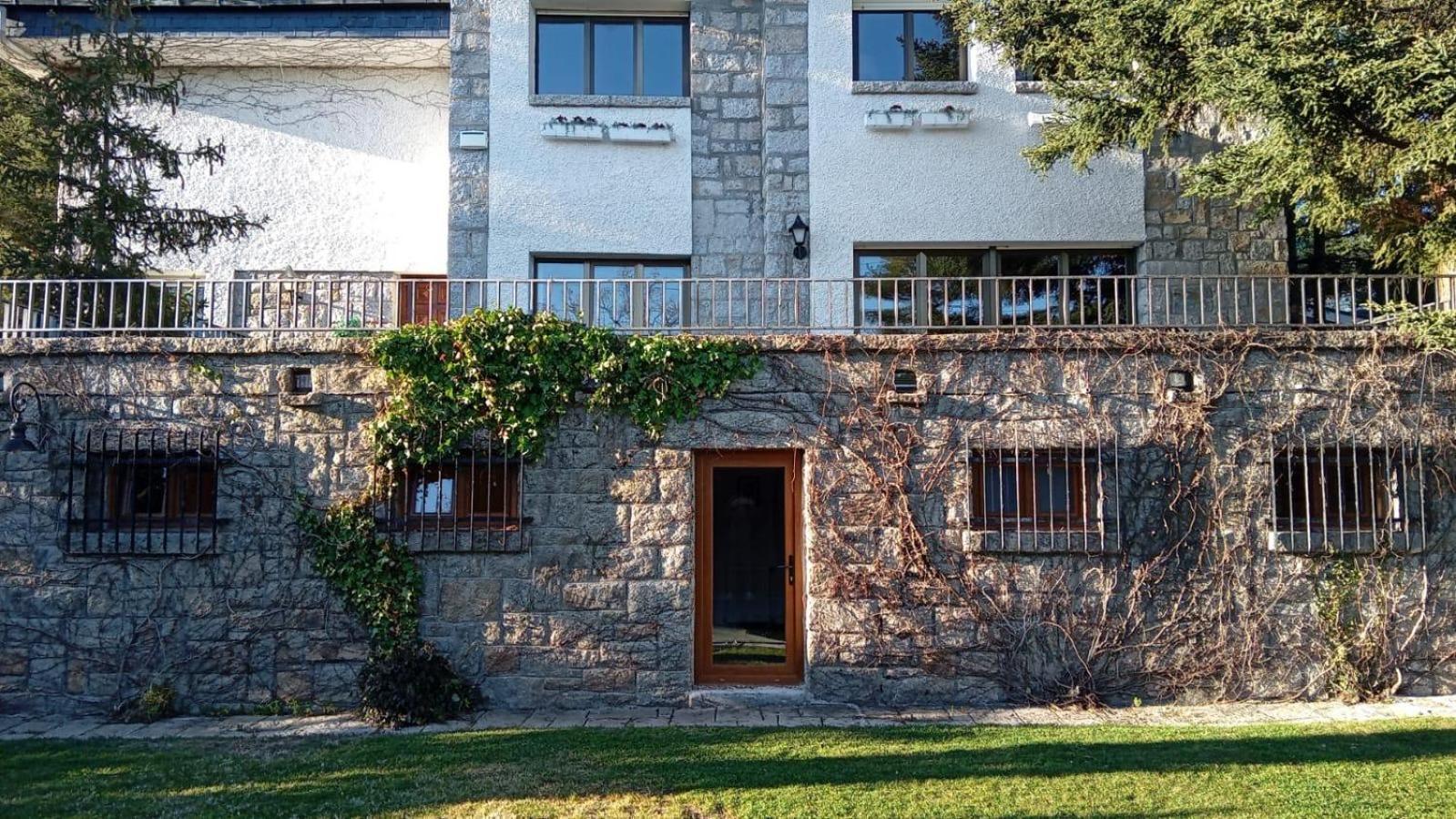 Los Cedros, Gran Chalet Con Piscina Y Apartamento En נאבאסראדה מראה חיצוני תמונה