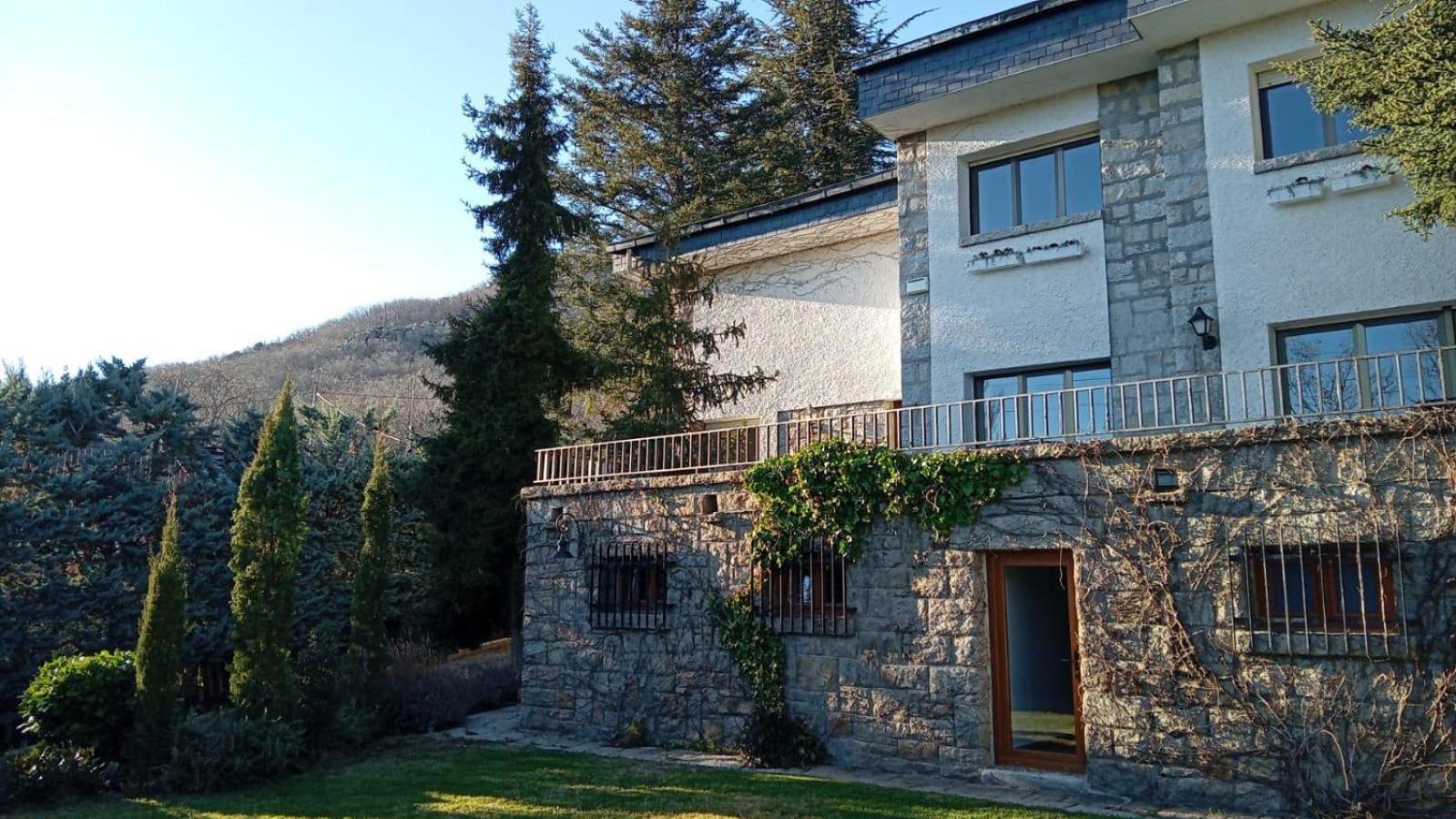 Los Cedros, Gran Chalet Con Piscina Y Apartamento En נאבאסראדה מראה חיצוני תמונה